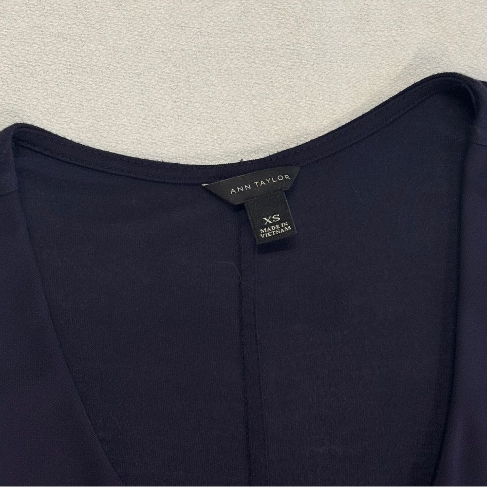 Ann Taylor Navy Sleeveless Ruffle Top Blouse Shirt Tank‎ XSmall - Picture 4 of 5